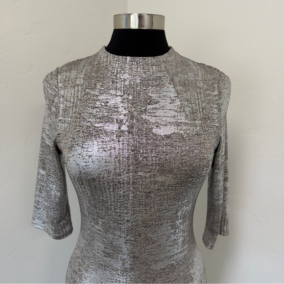 Alice + Olivia Delora Fitted Mock Neck Silver Midi Dress Size 10 - Picture 4 of 16